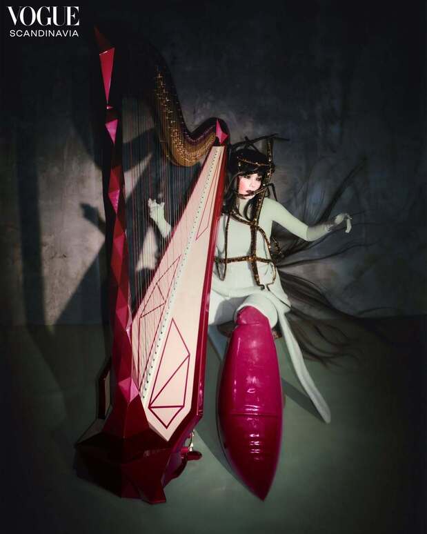 Клипы как современное искусство и альбомы как целая вселенная: за что мы любим Бьорк (фото 48)