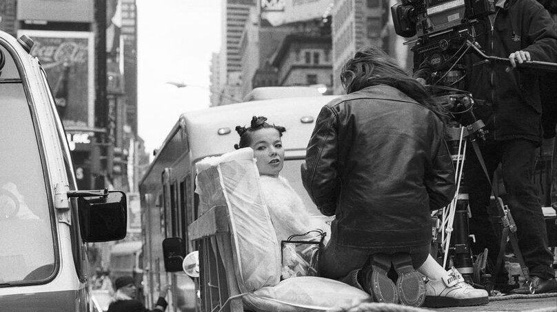 Клипы как современное искусство и альбомы как целая вселенная: за что мы любим Бьорк (фото 8)