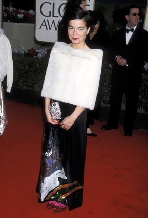 Клипы как современное искусство и альбомы как целая вселенная: за что мы любим Бьорк (фото 25)