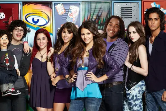 От поп-звезды до доброй волшебницы: какой путь прошла Ариана Гранде и за что мы ее любим (фото 7)