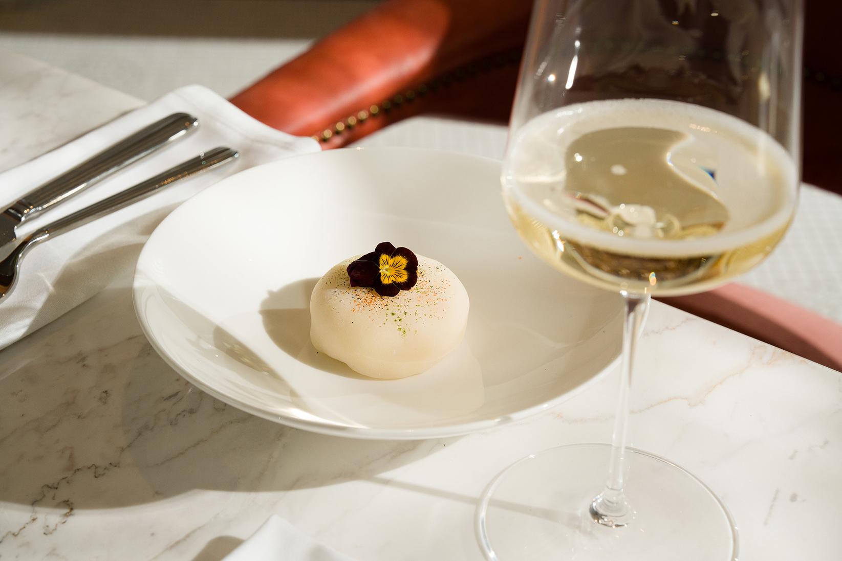 Проект Michèle в отеле «Англетер»: что попробовать, посмотреть и послушать в новом пространстве (фото 19)