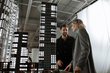 От финансовых интриг и выгодных браков до теорий заговора: история богатейших семей мира (фото 56)