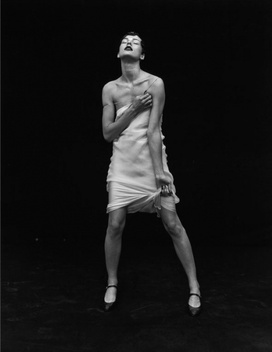 Милле Йовович — 50! 10 фотосессий с ее участием. Выбор BURO. (фото 21)