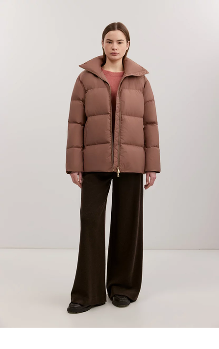 Северное сияние, горы и старинные улочки: куда поехать на Новый год и что надеть (фото 58)