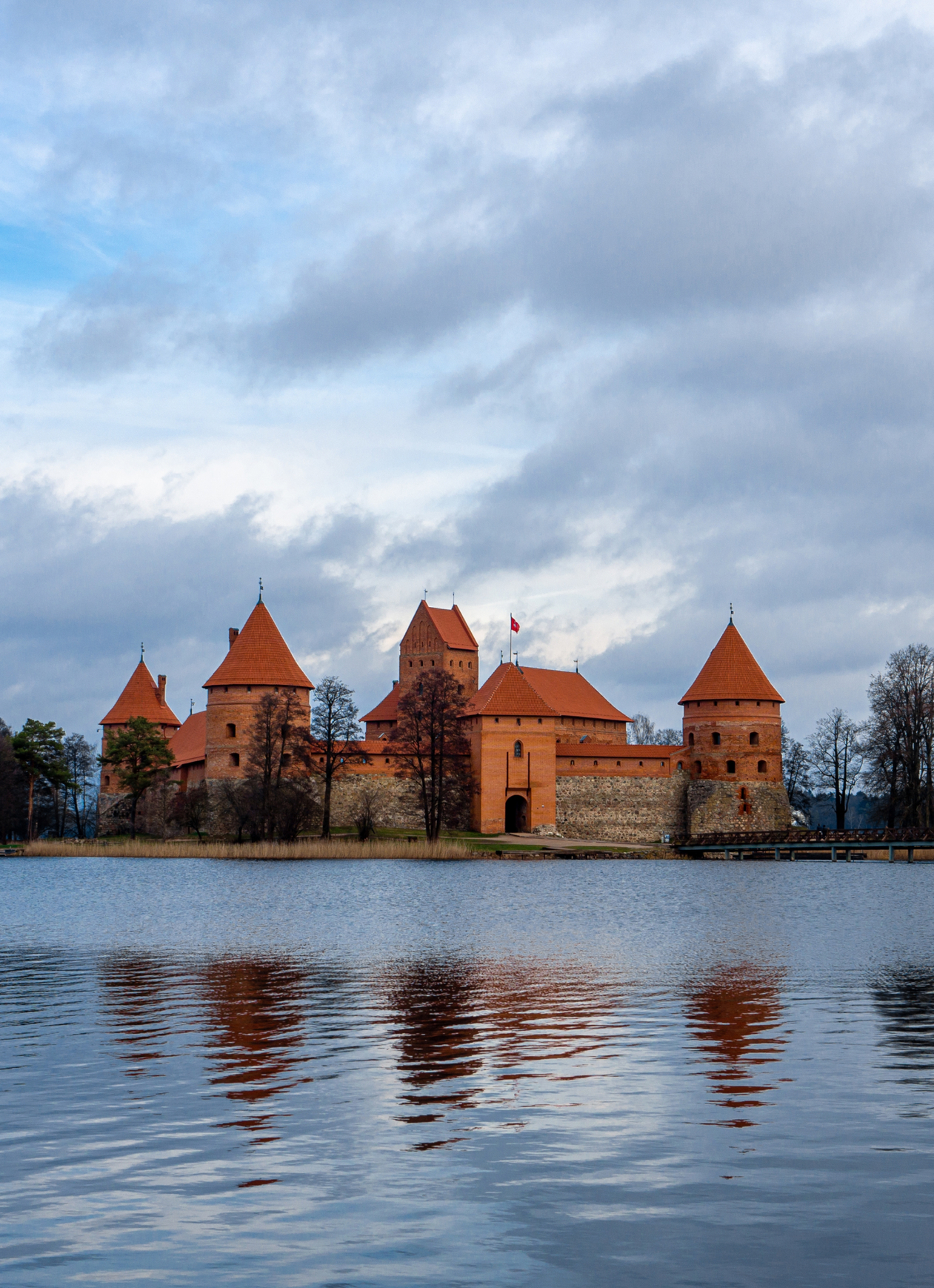 Северное сияние, горы и старинные улочки: куда поехать на Новый год и что надеть (фото 43)