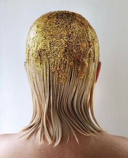 Не только красный. В каком цвете встречать Новый год — 2026? (фото 62)