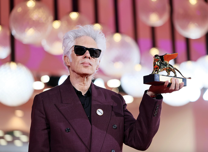 Странные родители, лицемерные дети: о чем новый фильм Джима Джармуша «Отец мать сестра брат» (фото 14)