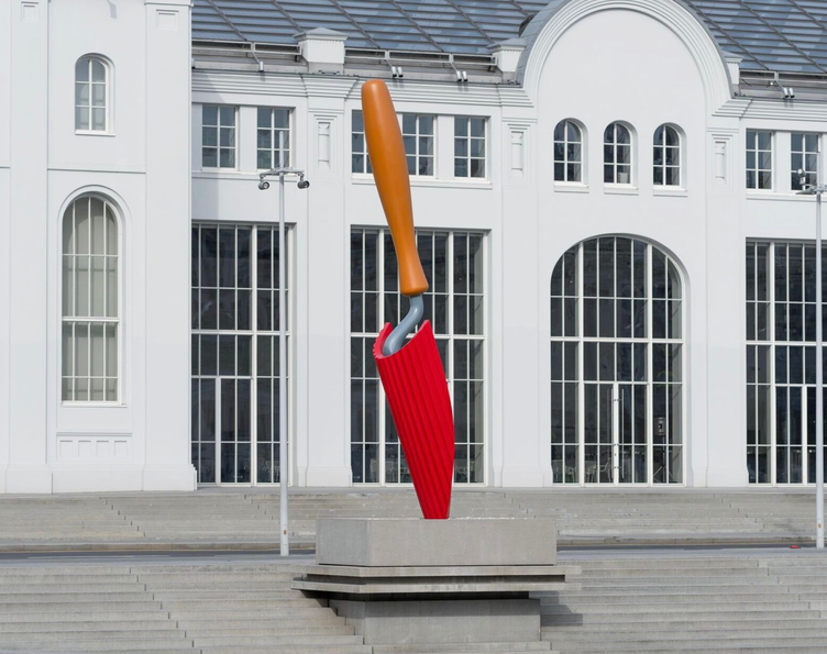 «Садовая лопатка» вместо «Глины» и ограбление Лувра: главные арт-события 2025 года (фото 7)