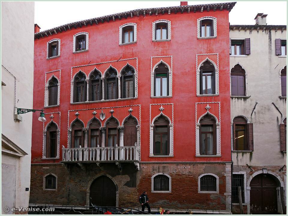 Футурист, миллиардер, революционер: Пьер Карден — дизайнер, определивший будущее (фото 46)