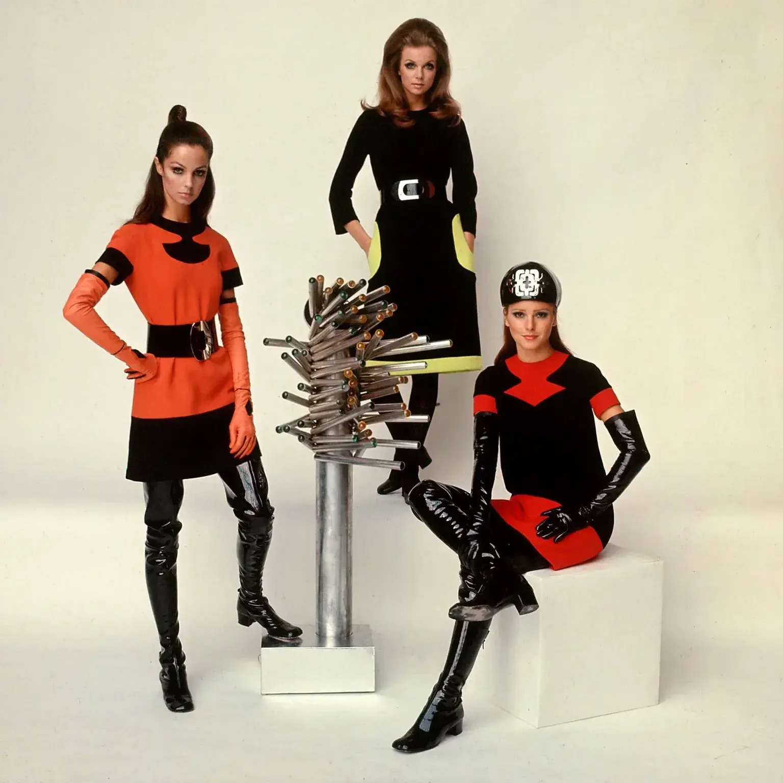 Футурист, миллиардер, революционер: Пьер Карден — дизайнер, определивший будущее (фото 13)