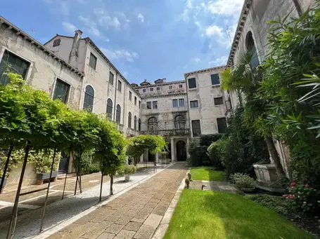 Футурист, миллиардер, революционер: Пьер Карден — дизайнер, определивший будущее (фото 47)