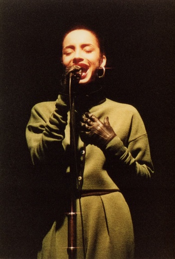 Гипнотическая нежность и безграничная женственность: за что мы любим Sade (фото 32)