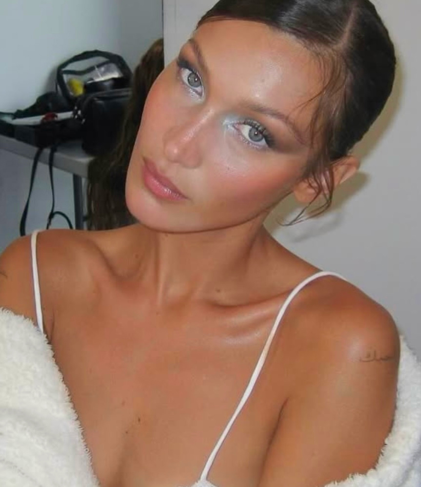 Frosted makeup: тренд на макияж в ледяном голубом оттенке — носим как Айрис Лоу и Белла Хадид (фото 6)