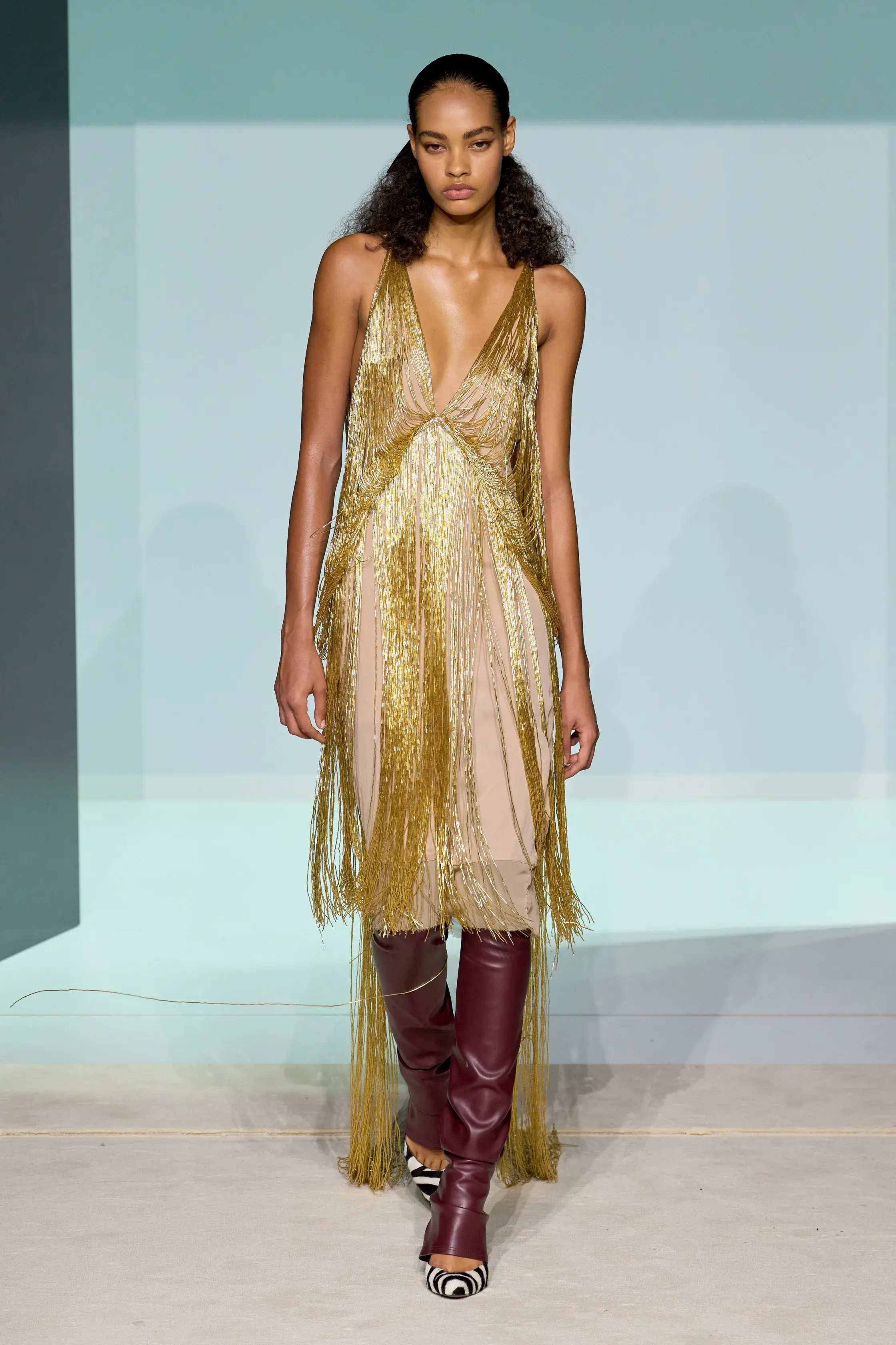 Cloud Dancer и «заводной апельсин». Главные цвета сезона весна-лето 2026 (фото 23)