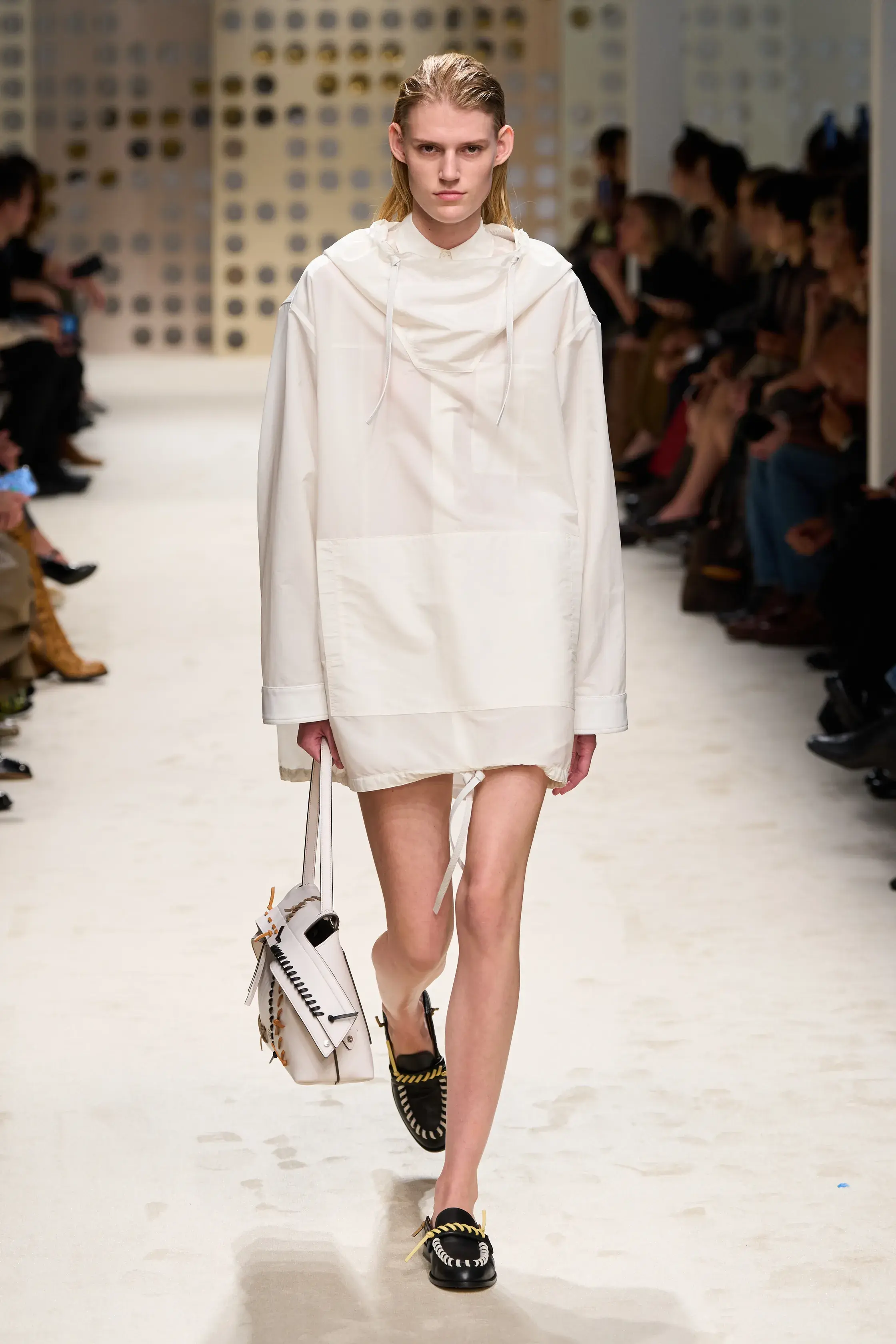 Cloud Dancer и «заводной апельсин». Главные цвета сезона весна-лето 2026 (фото 6)