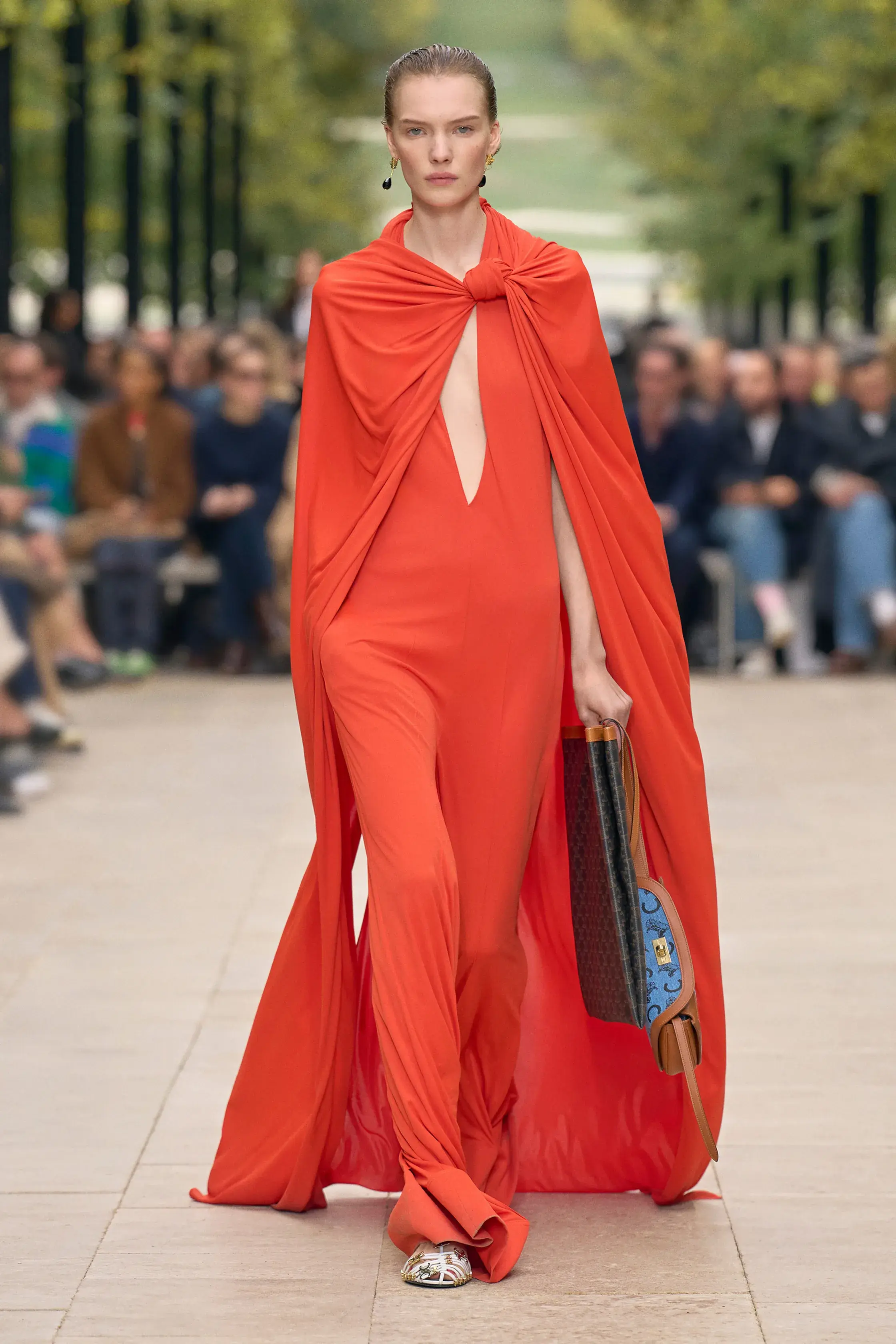 Cloud Dancer и «заводной апельсин». Главные цвета сезона весна-лето 2026 (фото 13)