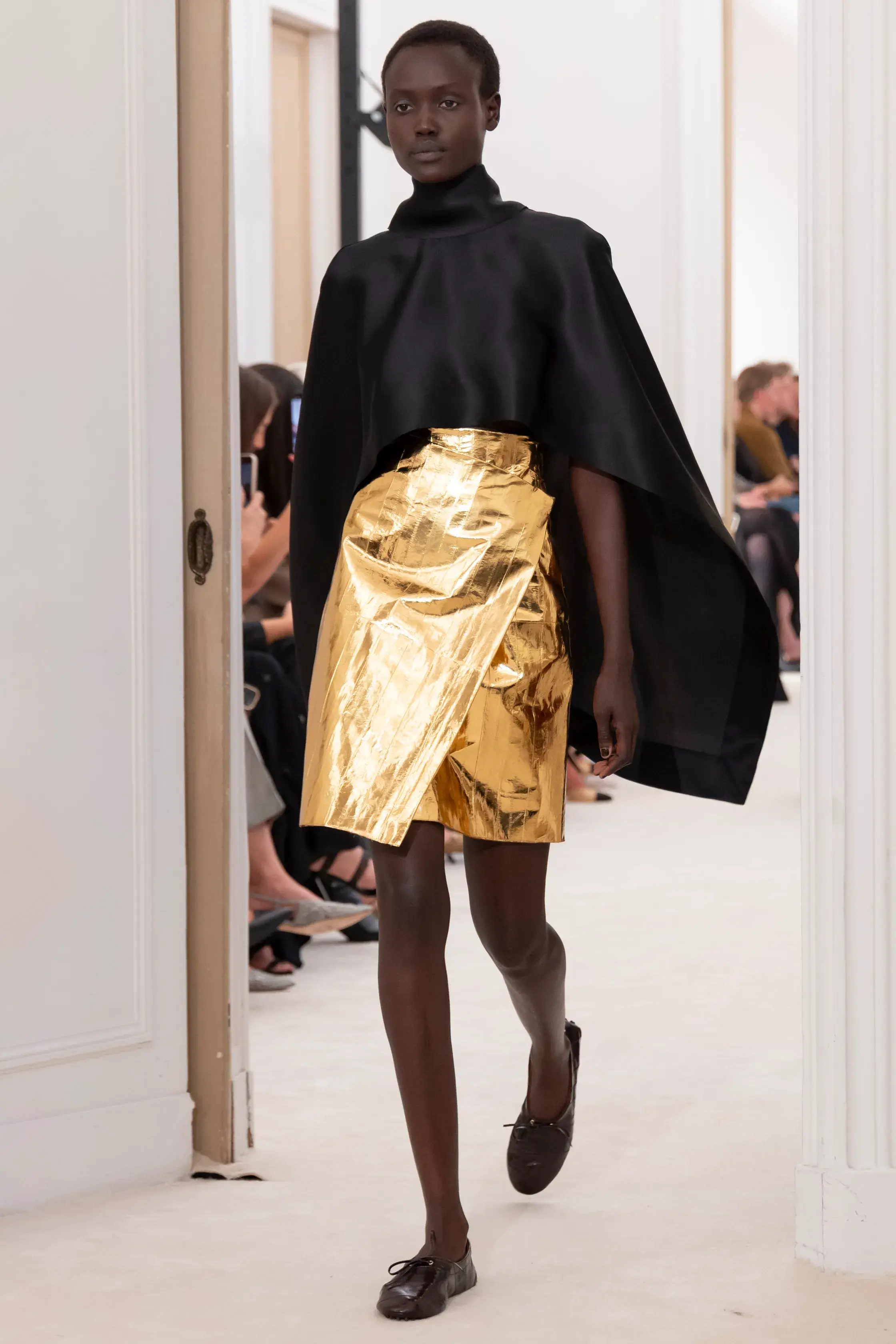 Cloud Dancer и «заводной апельсин». Главные цвета сезона весна-лето 2026 (фото 22)