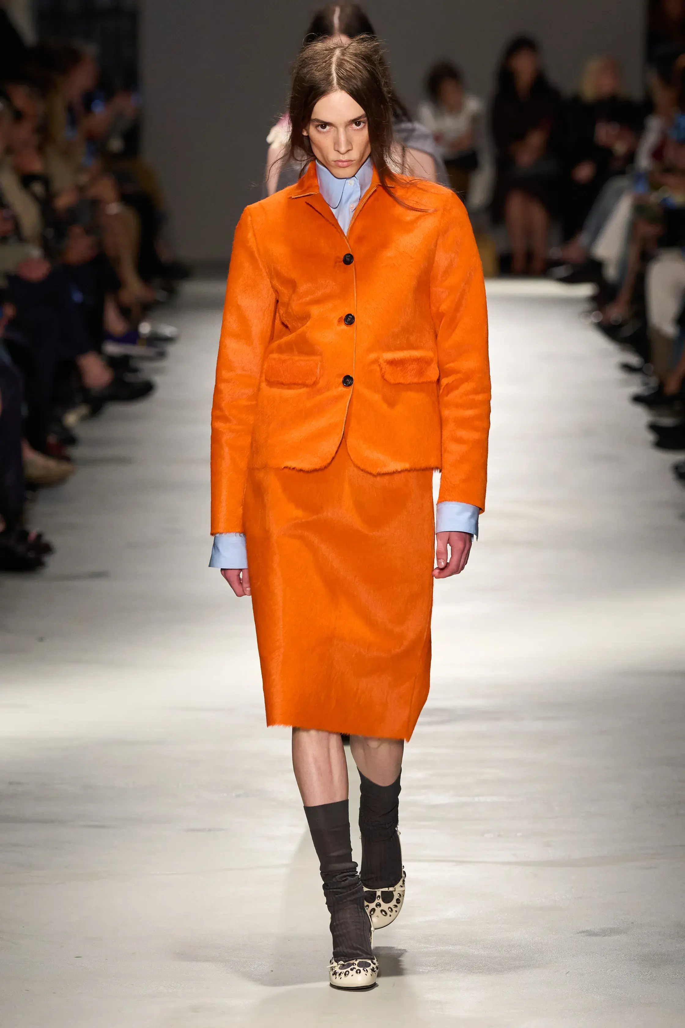 Cloud Dancer и «заводной апельсин». Главные цвета сезона весна-лето 2026 (фото 18)