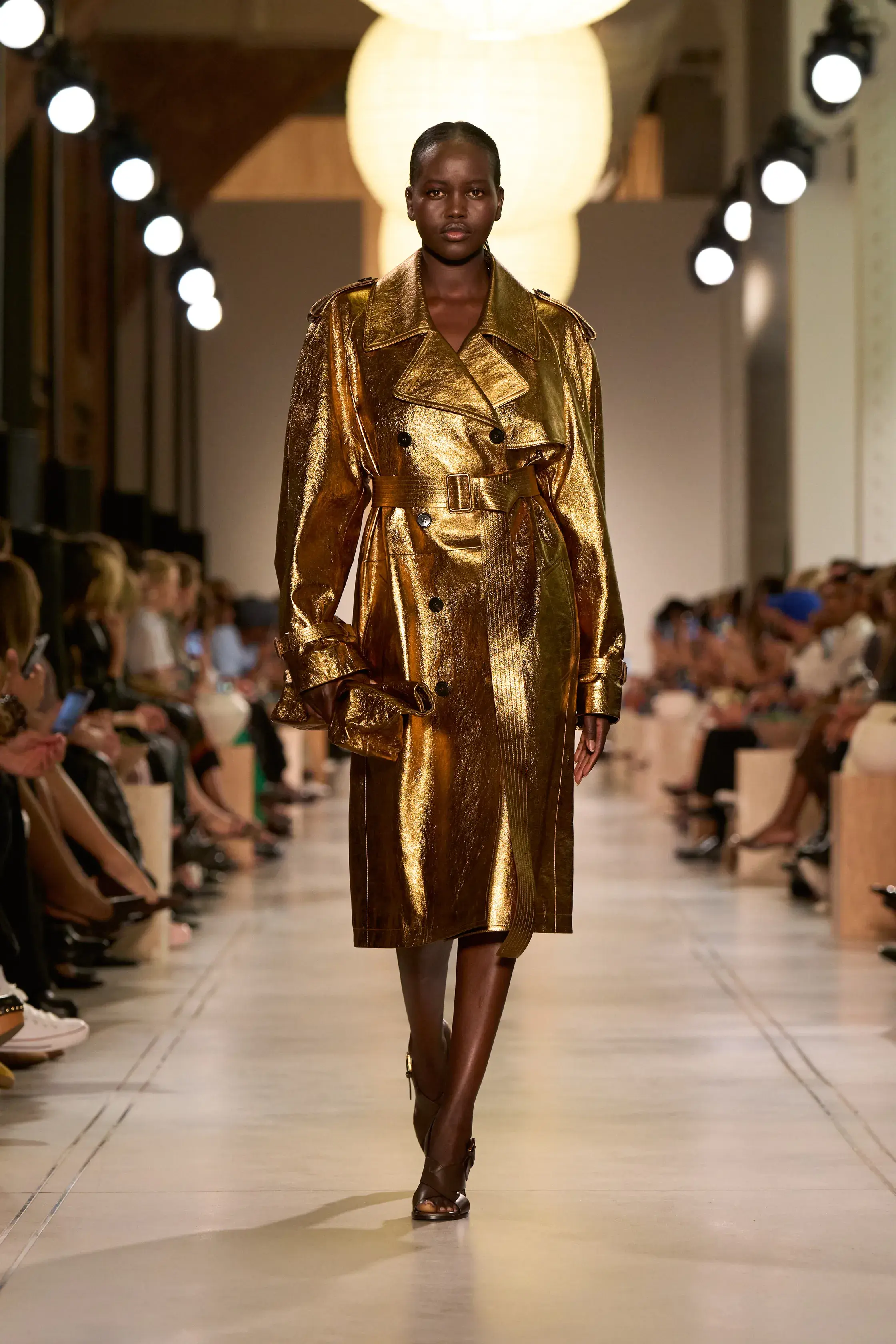 Cloud Dancer и «заводной апельсин». Главные цвета сезона весна-лето 2026 (фото 26)