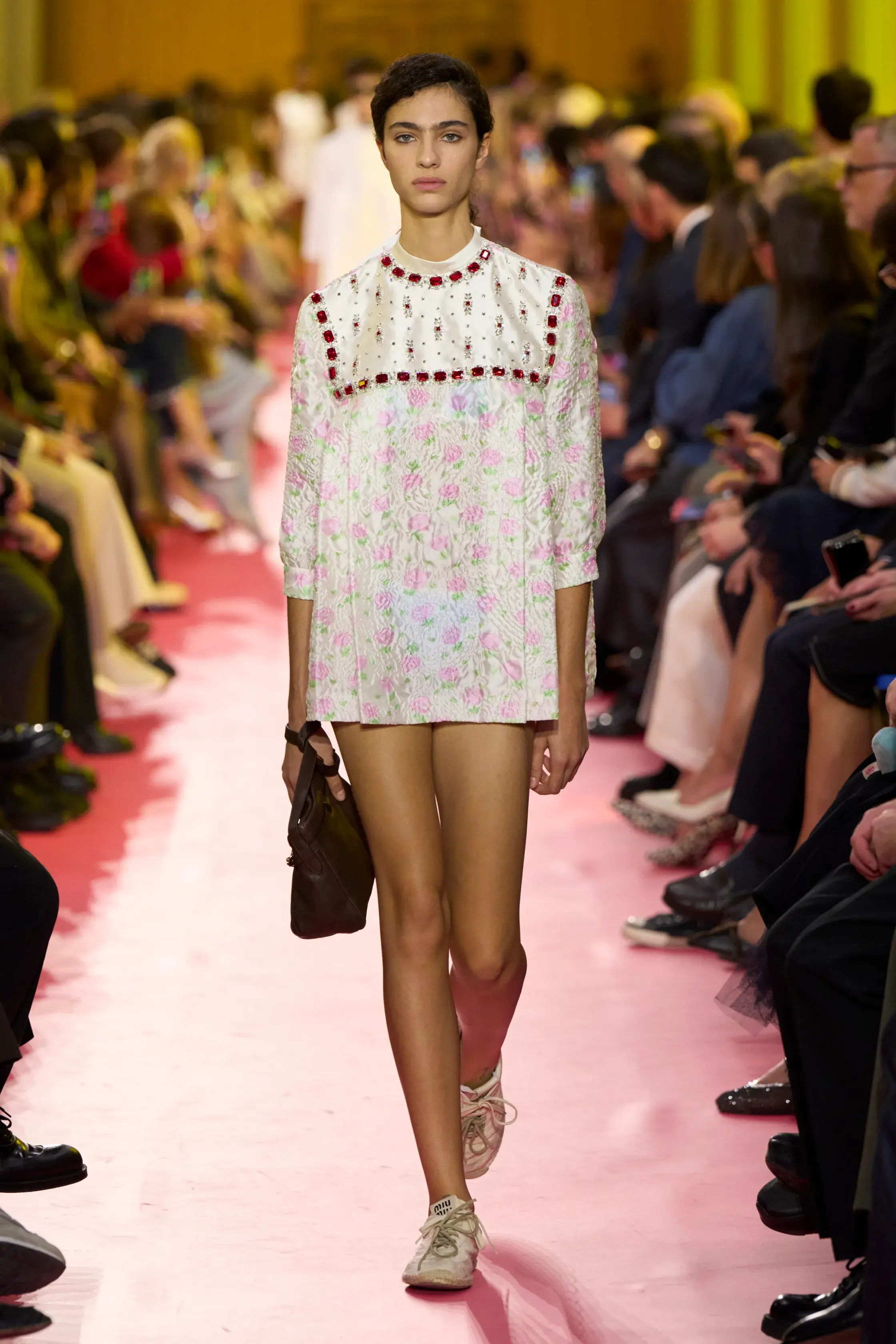 Горох, питон и полоска. Главные принты весна-лето 2026 (фото 15)