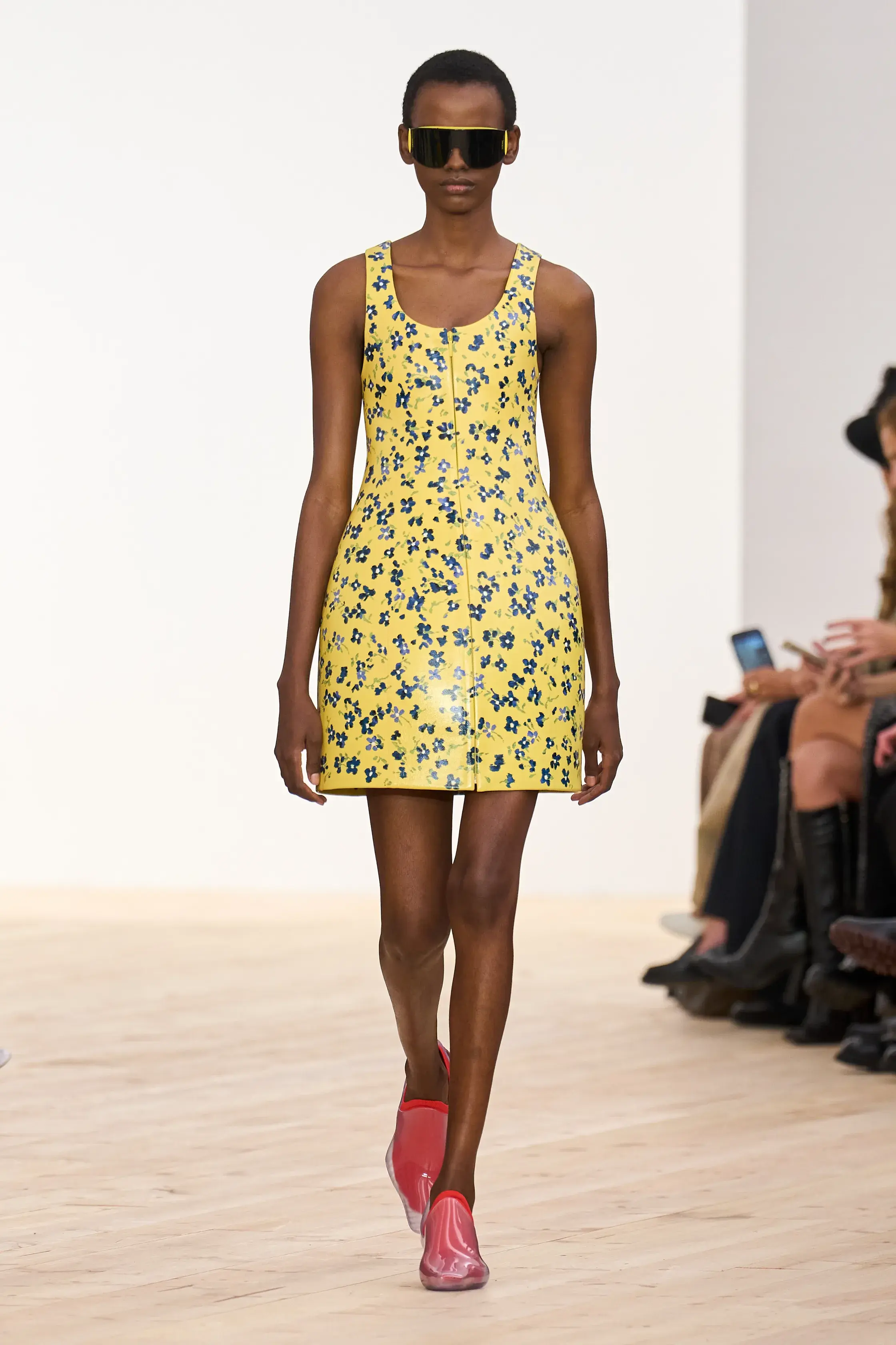 Горох, питон и полоска. Главные принты весна-лето 2026 (фото 11)