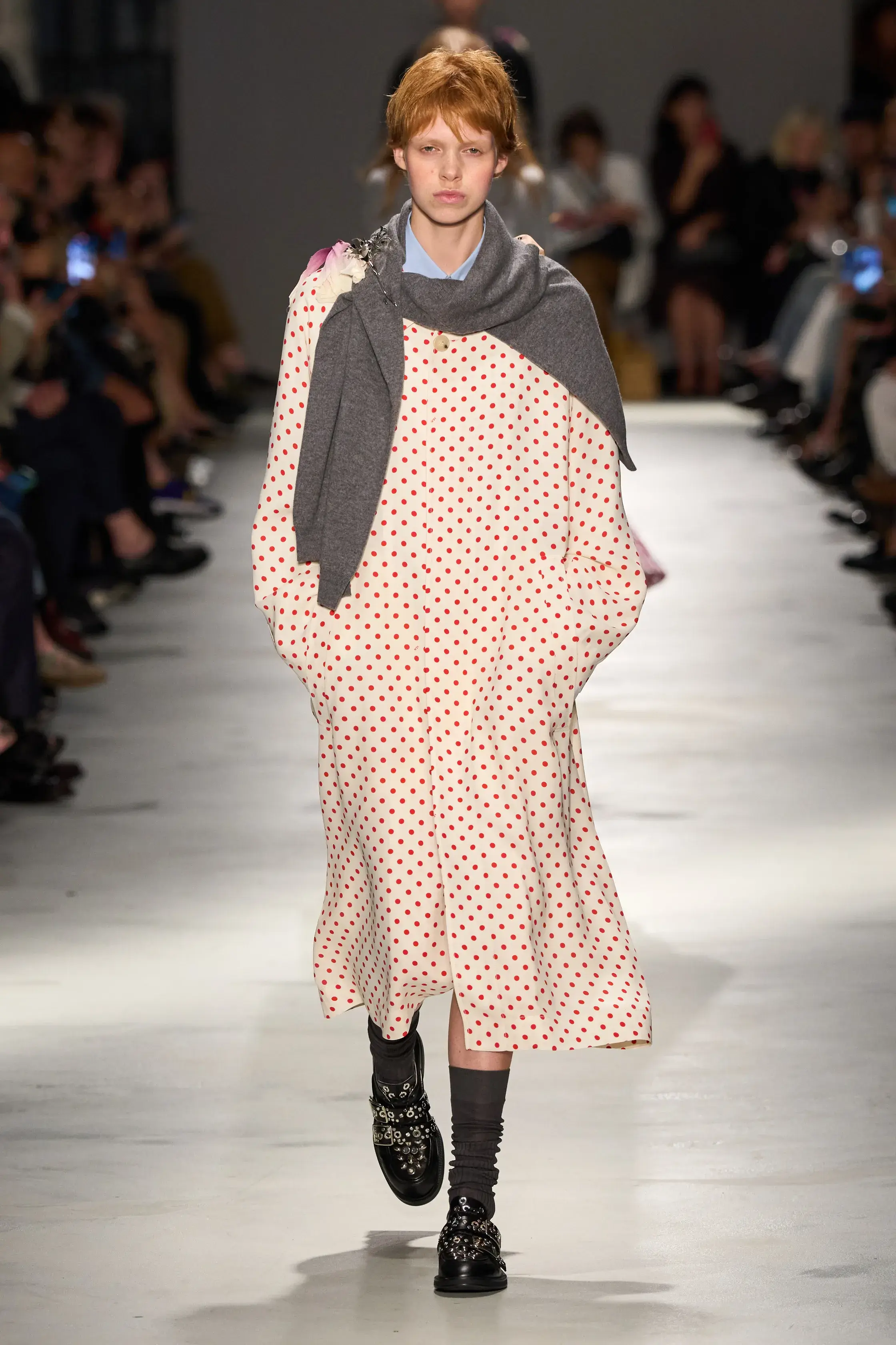 Горох, питон и полоска. Главные принты весна-лето 2026 (фото 24)