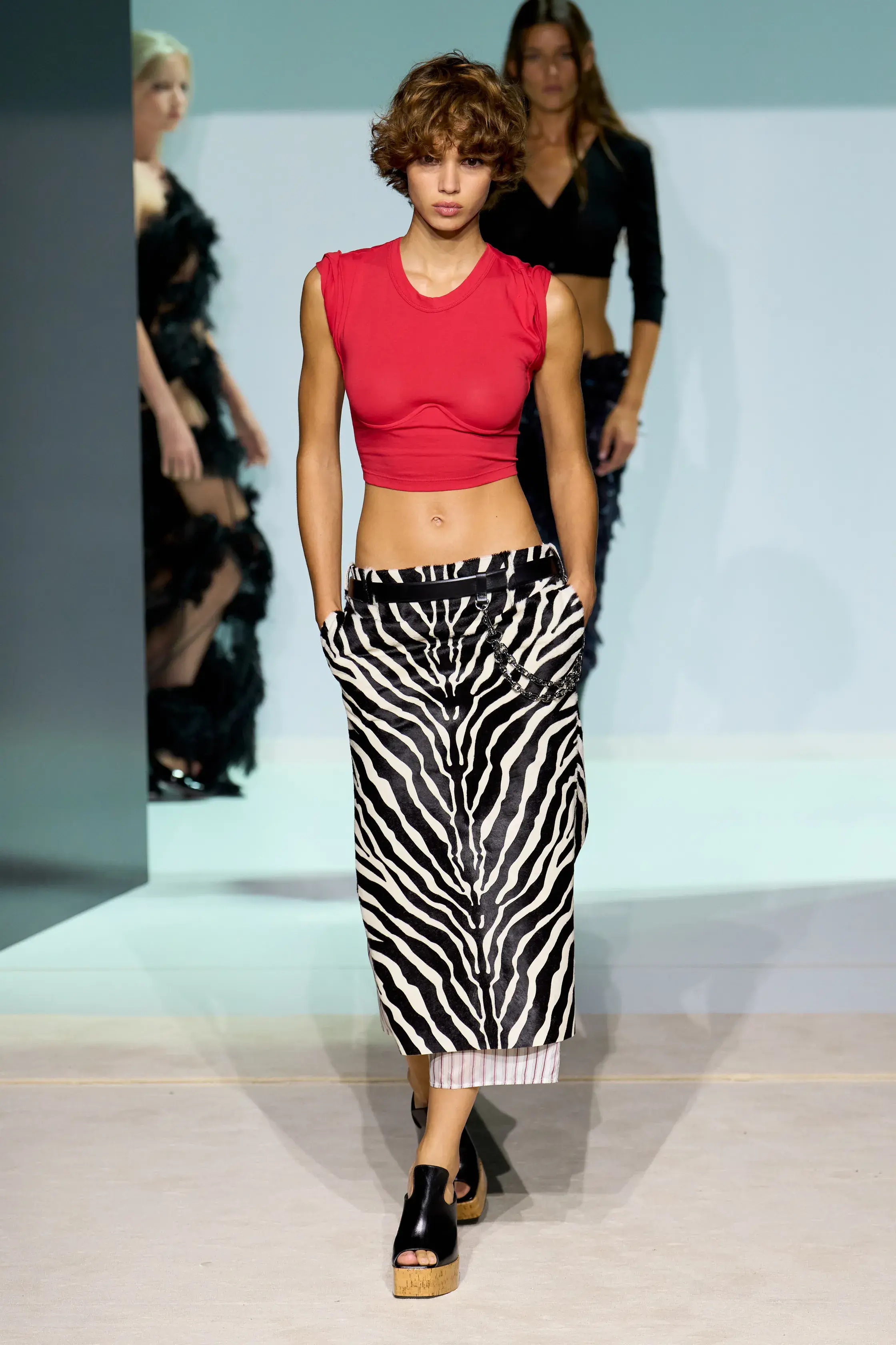 Горох, питон и полоска. Главные принты весна-лето 2026 (фото 30)