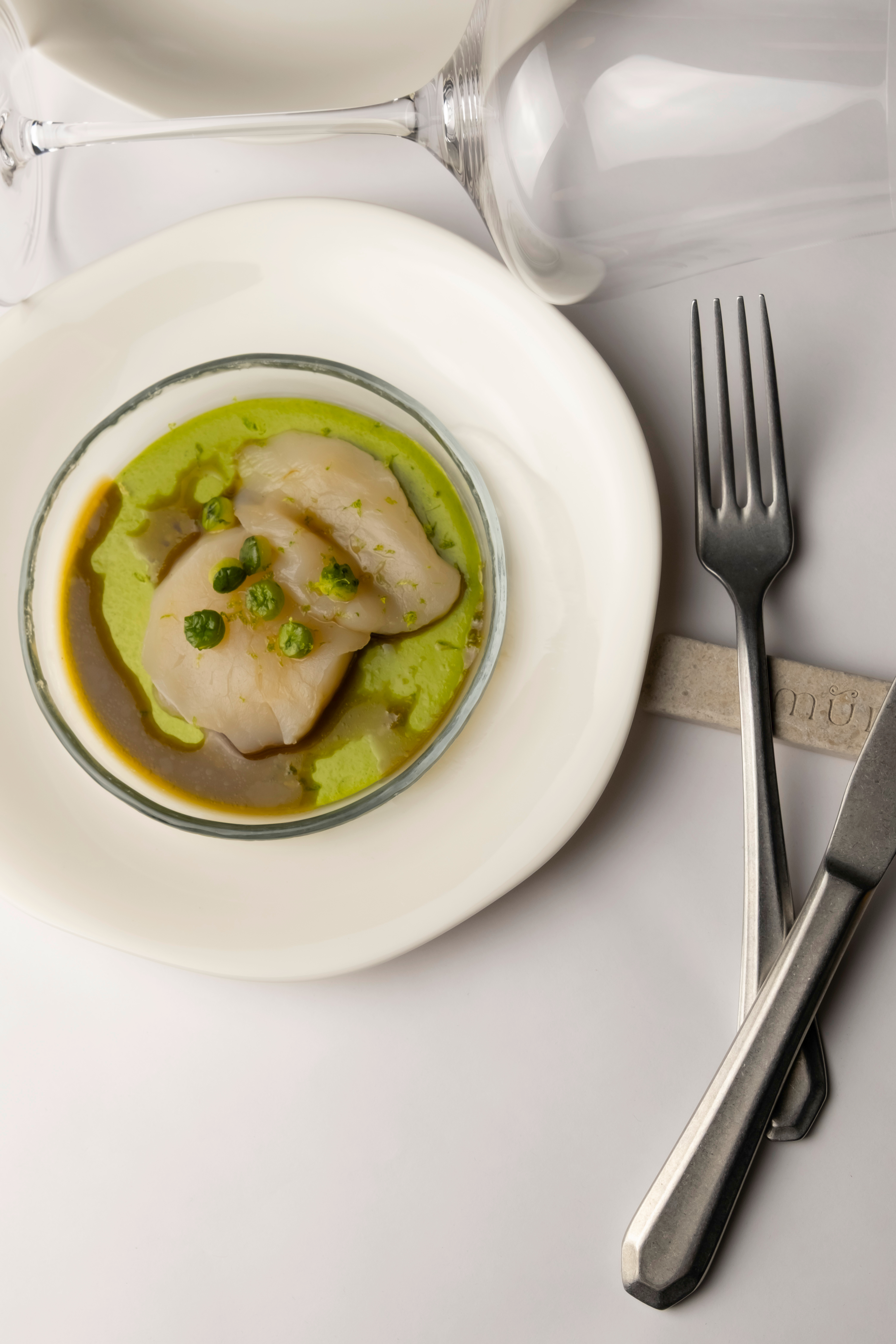 Ракушки вместо номерков и мороженое из водорослей: как устроен новый ресторан mür (фото 8)