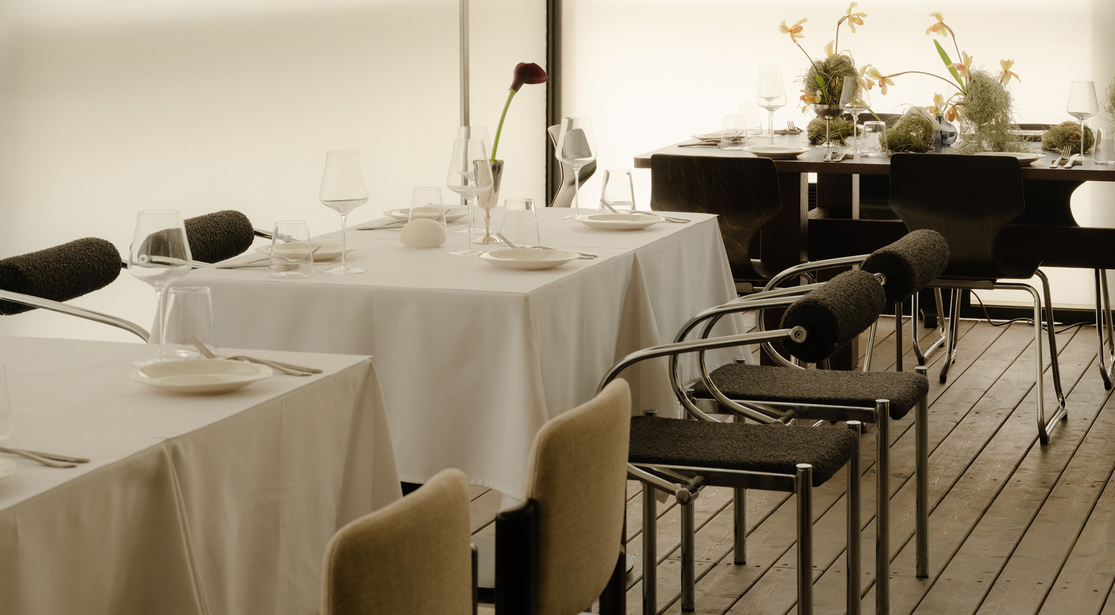 Ракушки вместо номерков и мороженое из водорослей: как устроен новый ресторан mür (фото 1)