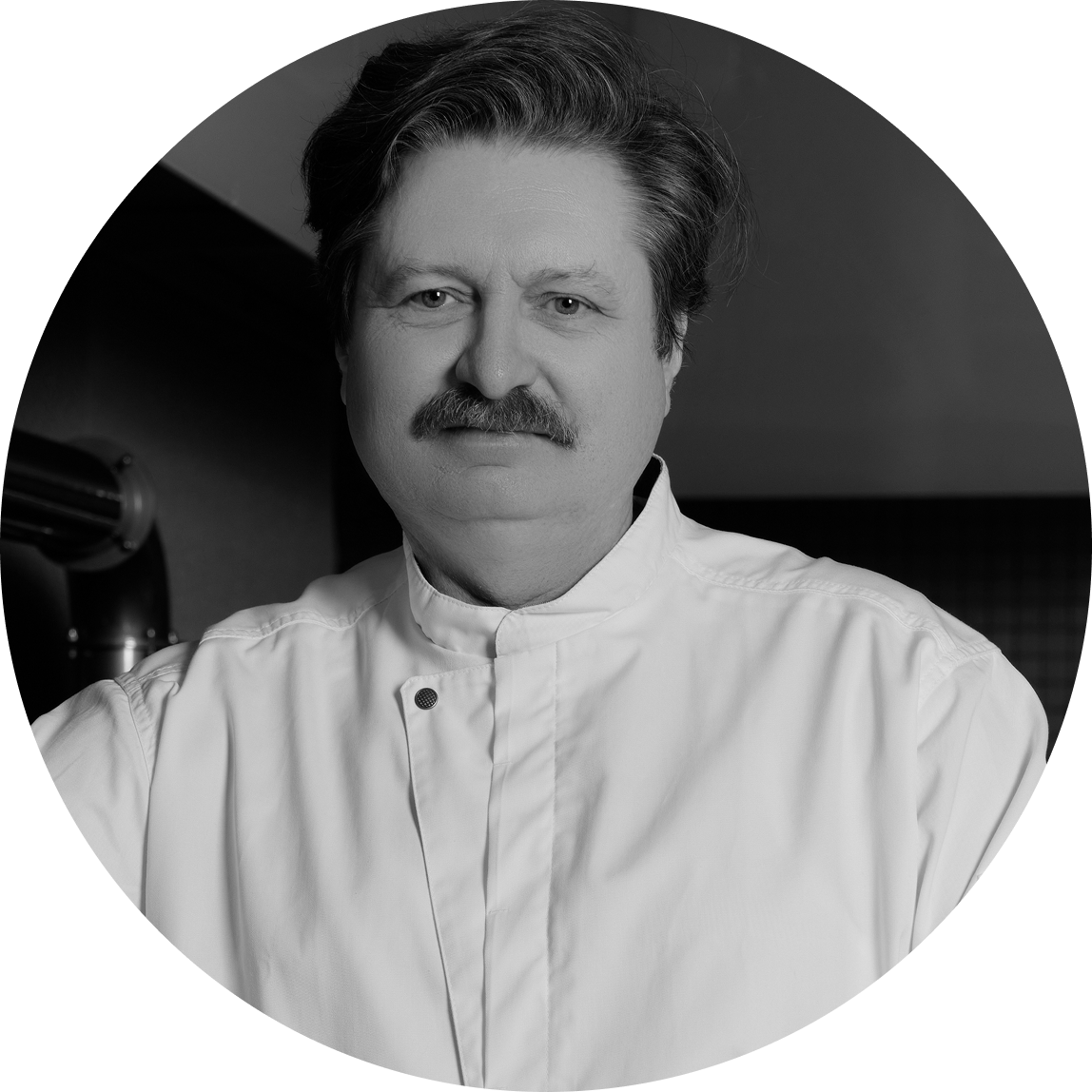 С крабом, икрой и сметанным кремом: рецепты блинов на Масленицу от шеф-поваров (фото 13)