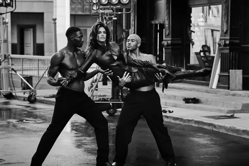 Синди Кроуфорд – 60! Собрали ее культовые обложки и фотосессии. Выбор BURO. (фото 24)