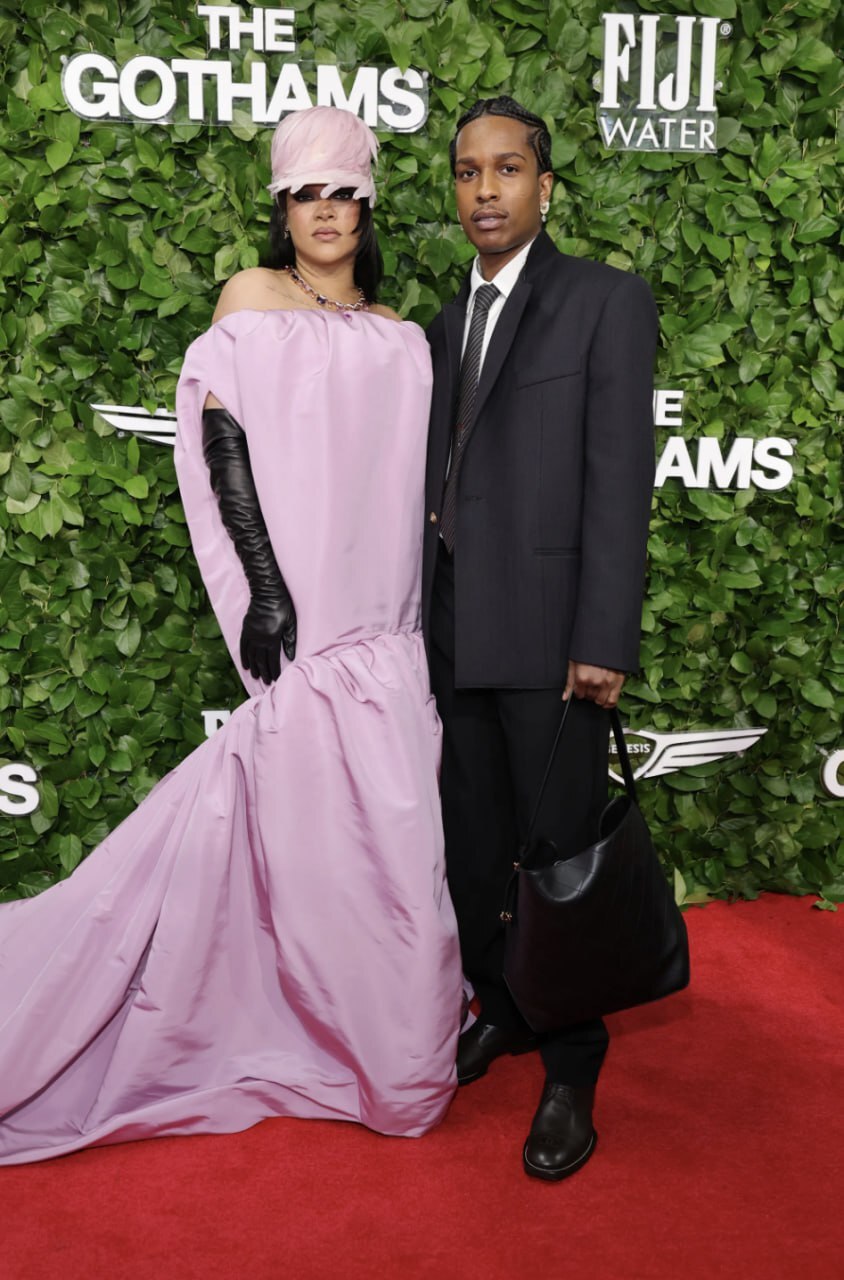 От юной звезды Барбадоса до глобальной fashion-иконы: эволюция стиля Рианны (фото 92)