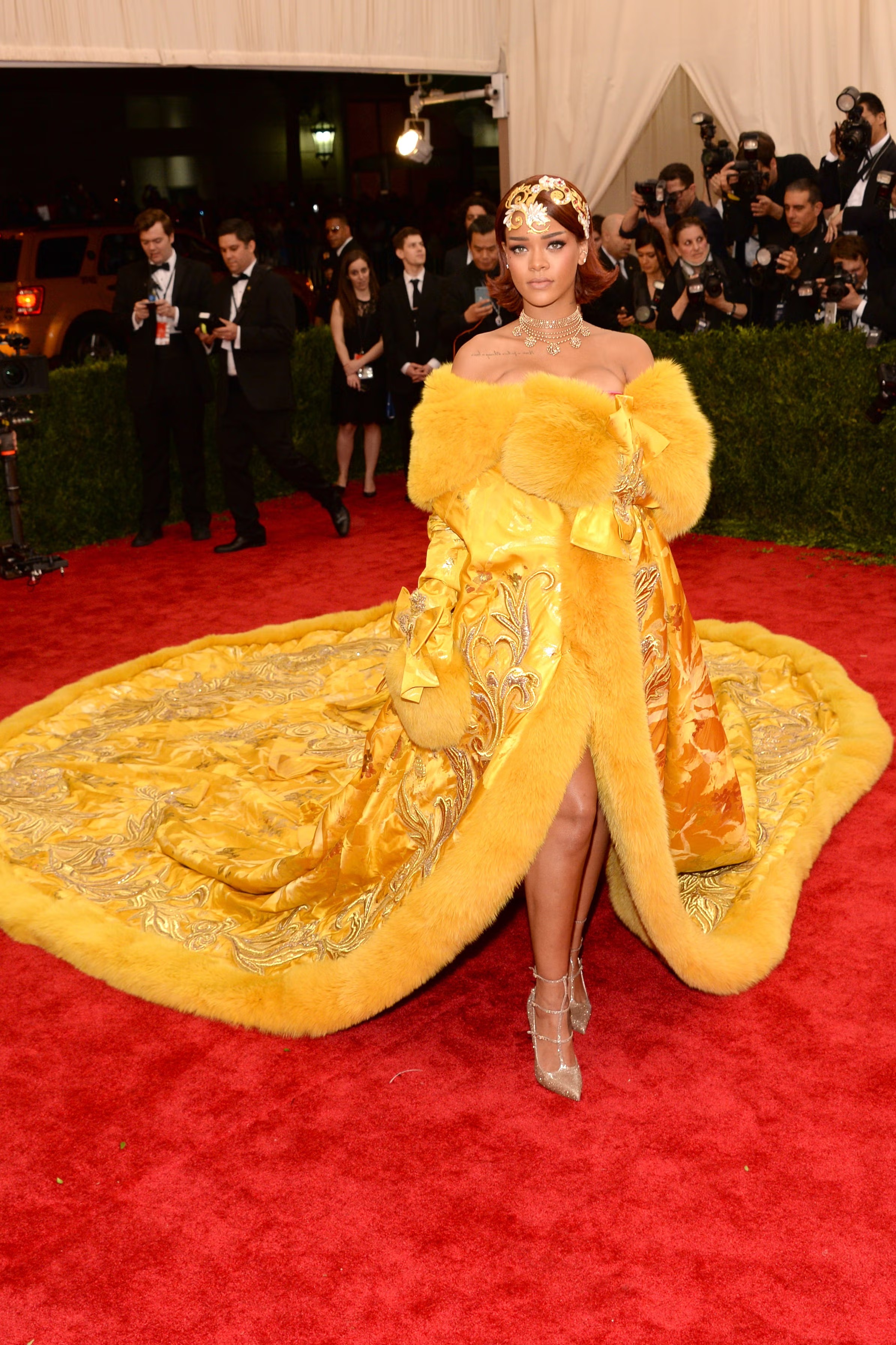 От юной звезды Барбадоса до глобальной fashion-иконы: эволюция стиля Рианны (фото 48)