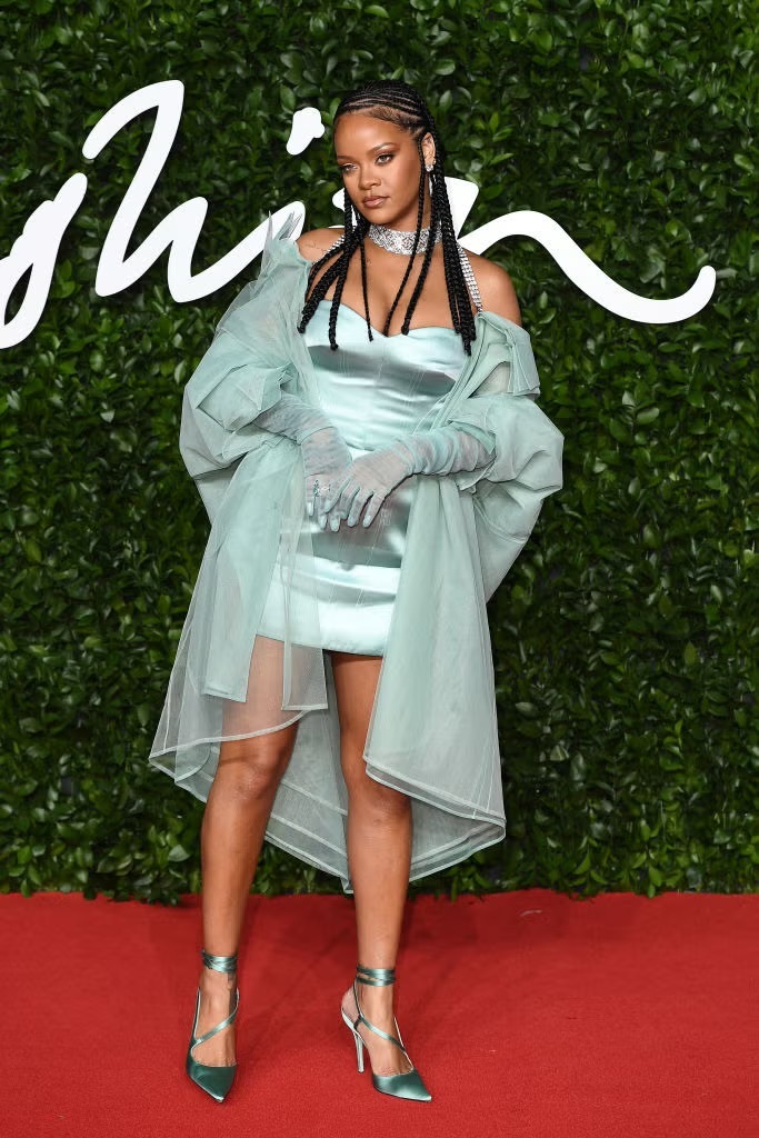 От юной звезды Барбадоса до глобальной fashion-иконы: эволюция стиля Рианны (фото 65)