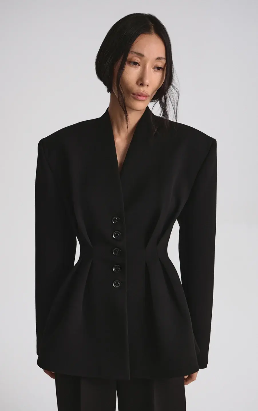 Как одеться в стиле Кэролин Бессетт-Кеннеди? Вот 22 вещи от локальных (и не только) брендов (фото 24)