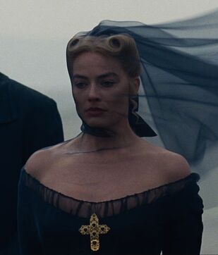 Как повторить прически Марго Робби из «Грозового перевала»? Туториал от стилистов (фото 11)