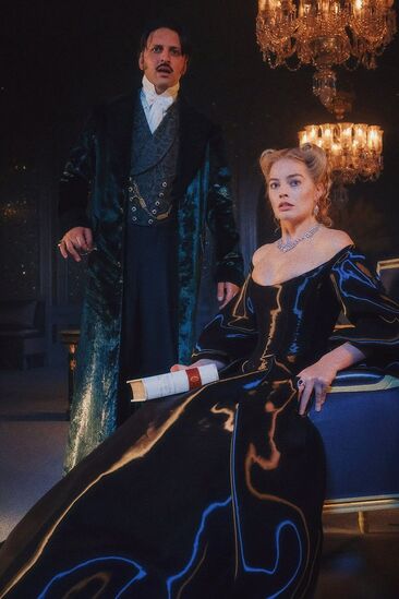 Как повторить прически Марго Робби из «Грозового перевала»? Туториал от стилистов (фото 15)