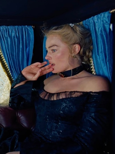 Как повторить прически Марго Робби из «Грозового перевала»? Туториал от стилистов (фото 16)