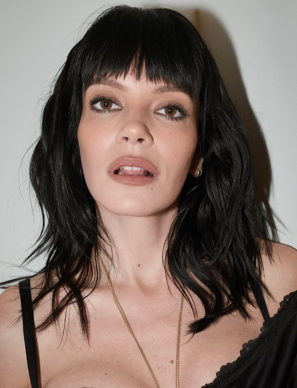 Halo Lips: тренд на контур губ с мягкой тенью — носим как Дуа Липа и Зои Кравиц (фото 28)