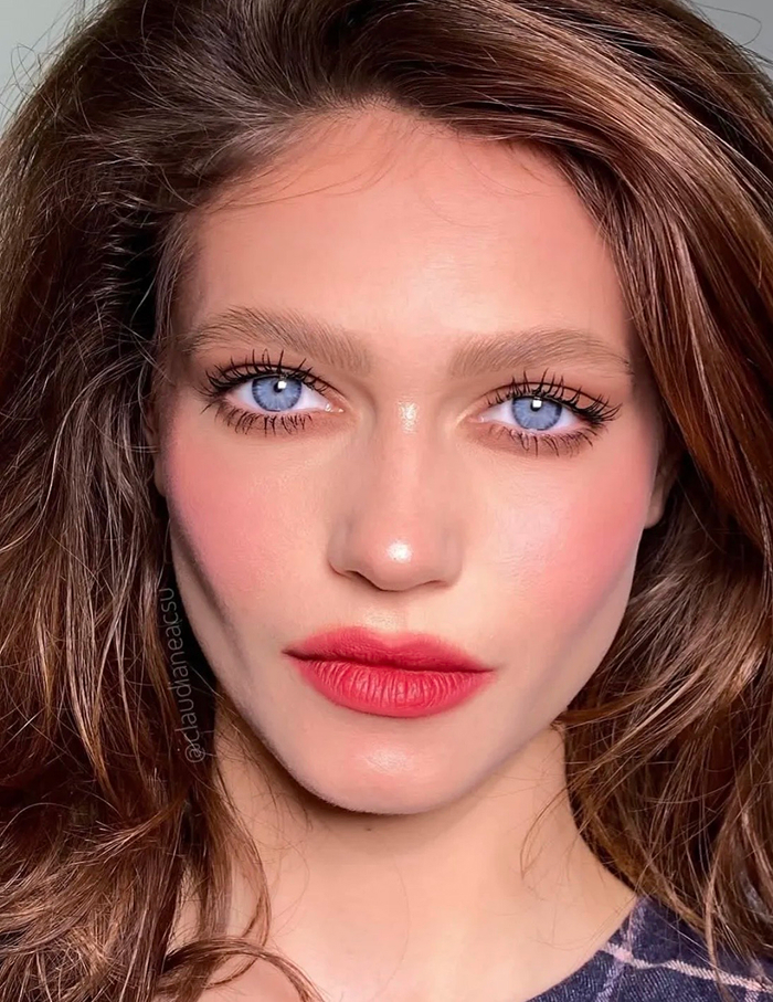 Halo Lips: тренд на контур губ с мягкой тенью — носим как Дуа Липа и Зои Кравиц (фото 18)