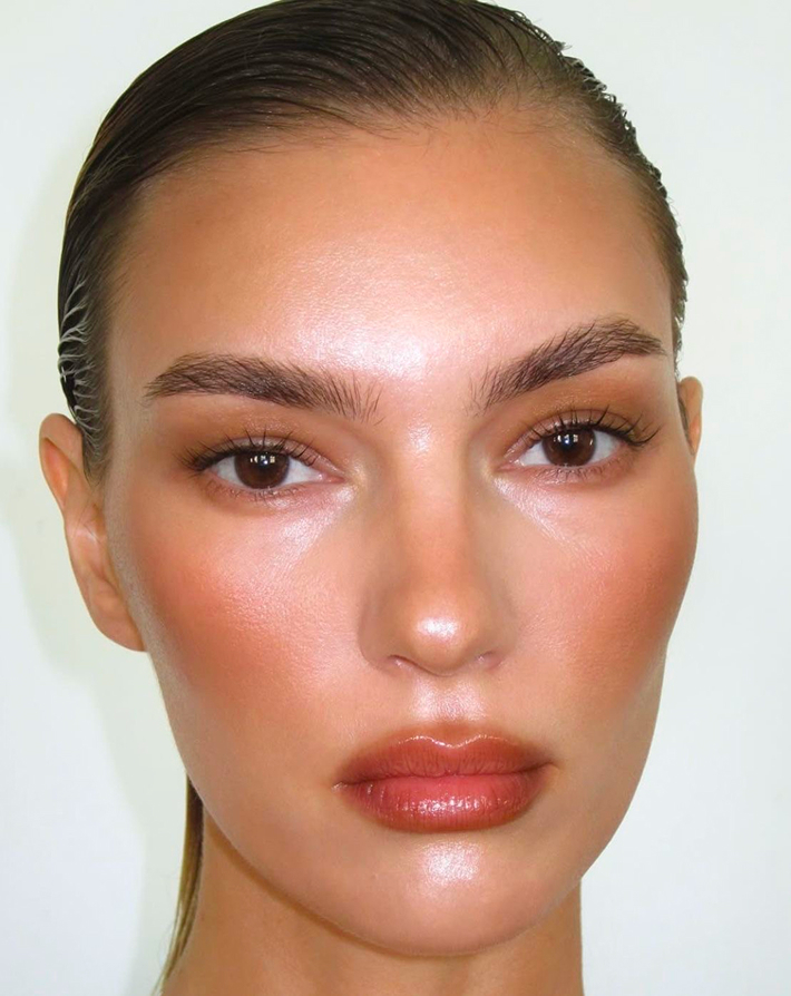 Halo Lips: тренд на контур губ с мягкой тенью — носим как Дуа Липа и Зои Кравиц (фото 19)