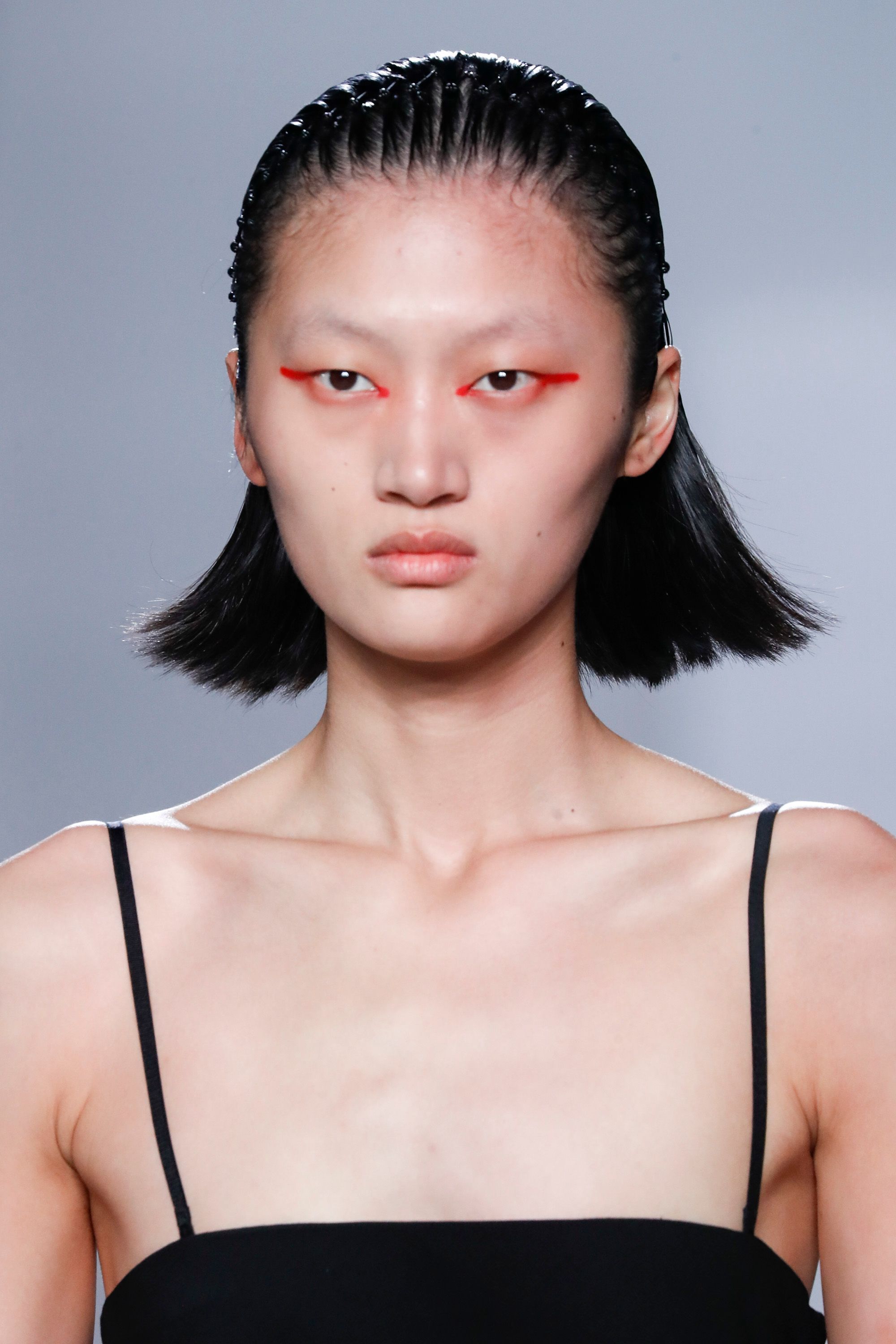 Самый модный аксессуар сейчас? Ободок-пружина с шоу Miu Miu осень-зима 2026 (фото 10)