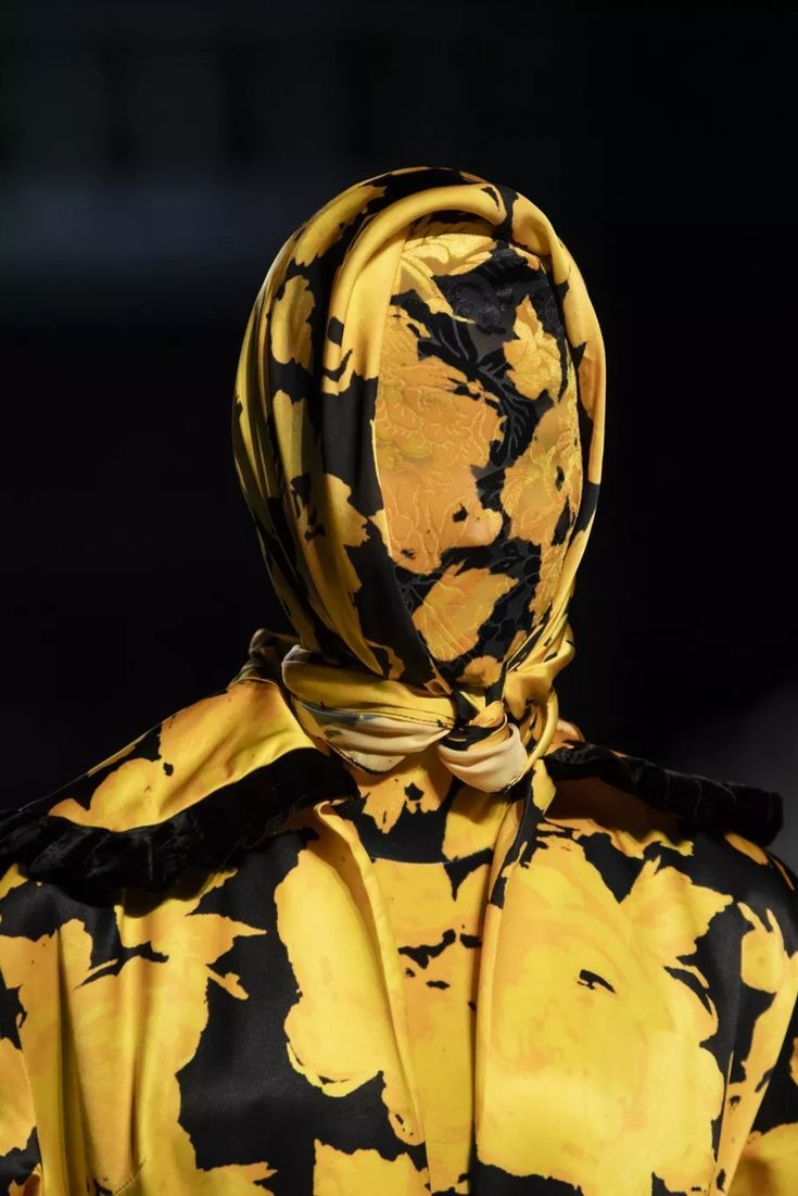 Стайл-прием сезона: платок вместо всего, как на показе Céline (фото 27)