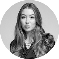 Для работающих мам и заядлых модников: что редакция BURO. носит в сумке Guess Camden (фото 16)