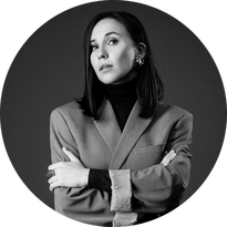 Для работающих мам и заядлых модников: что редакция BURO. носит в сумке Guess Camden (фото 27)