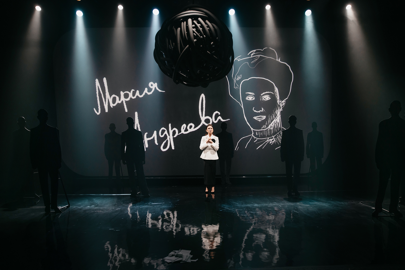 «Школа для дураков» и «Чайка»: лучшие премьеры уходящего театрального сезона — выбор BURO. (фото 1)