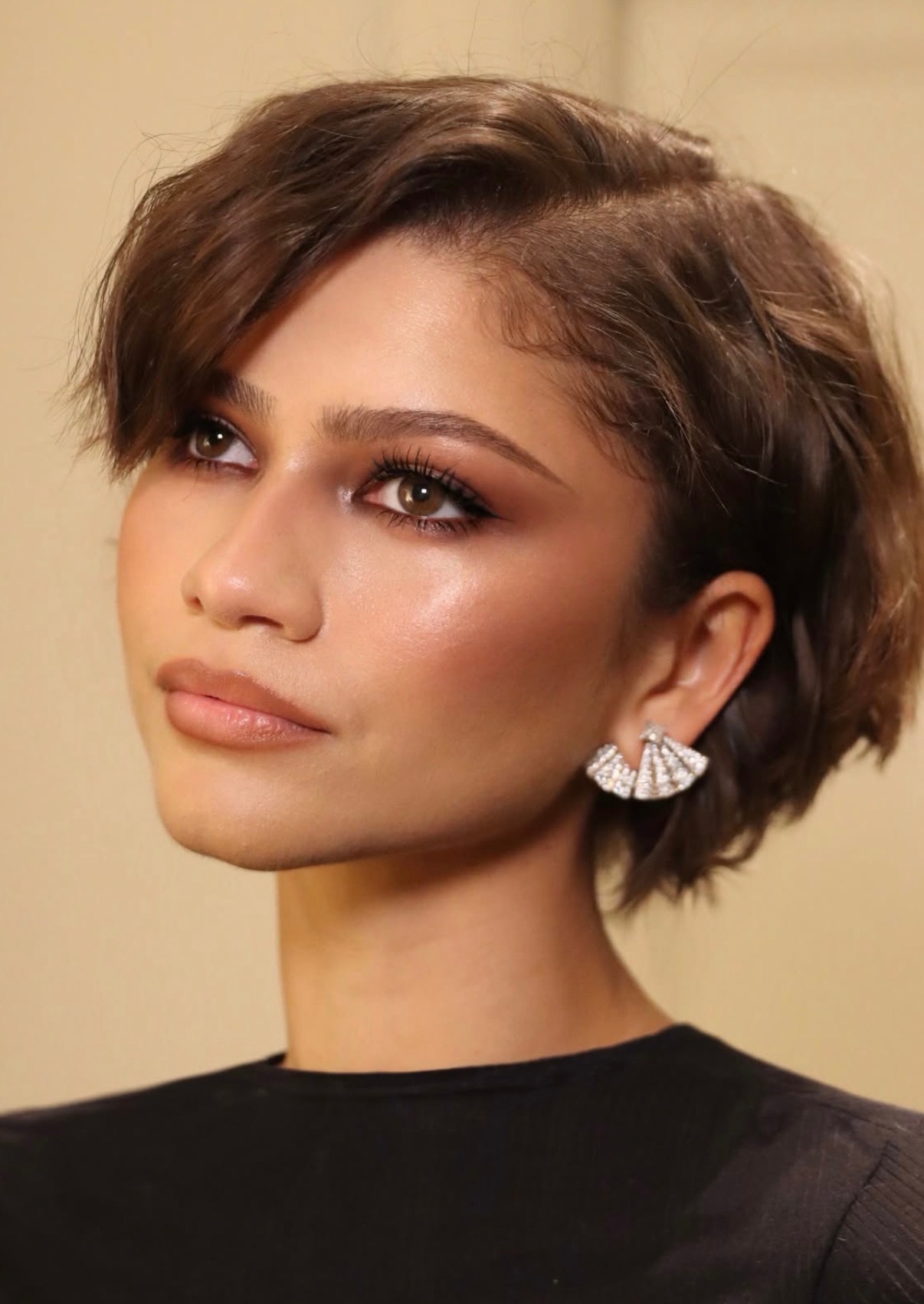 Coloured smokey: тренд на цветные смоки — носим как Белла Хадид на показе Saint Laurent (фото 6)