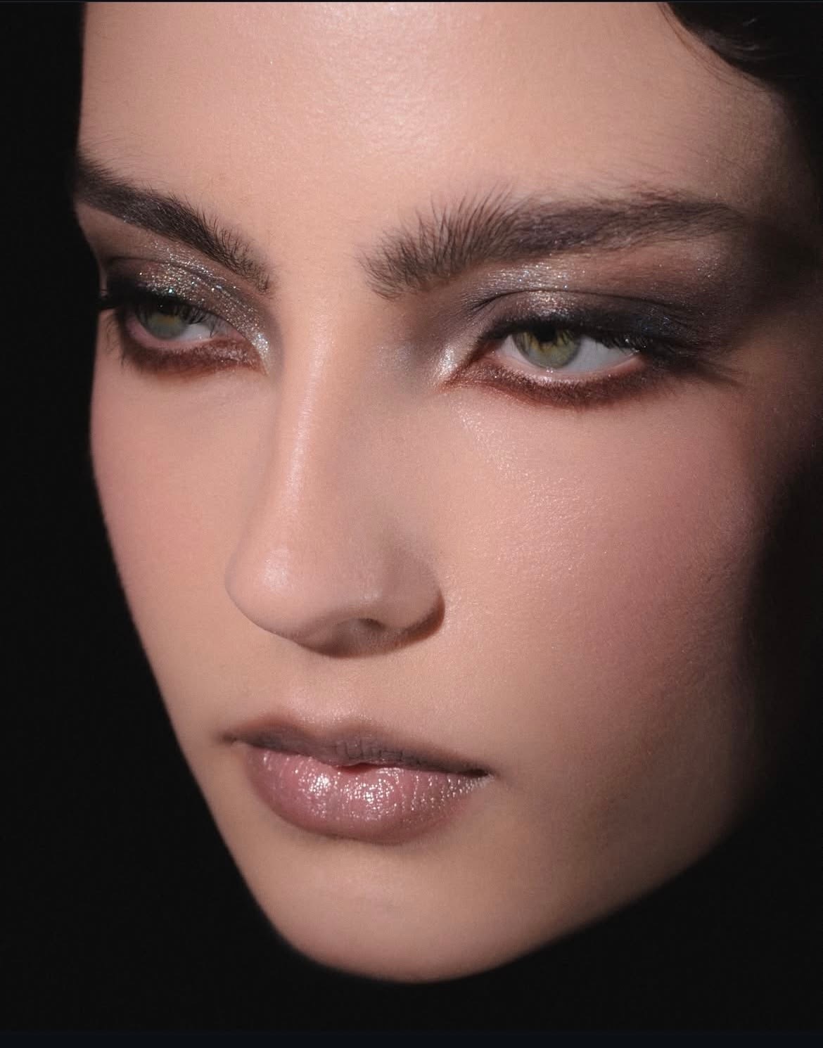 Coloured smokey: тренд на цветные смоки — носим как Белла Хадид на показе Saint Laurent (фото 17)