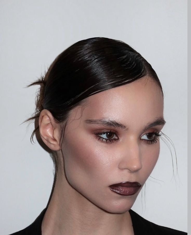 Coloured smokey: тренд на цветные смоки — носим как Белла Хадид на показе Saint Laurent (фото 10)