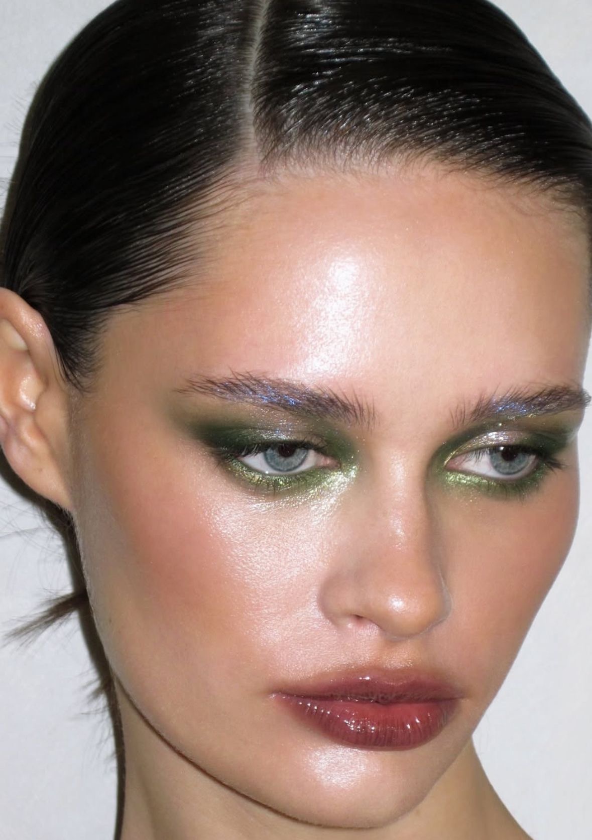 Coloured smokey: тренд на цветные смоки — носим как Белла Хадид на показе Saint Laurent (фото 15)